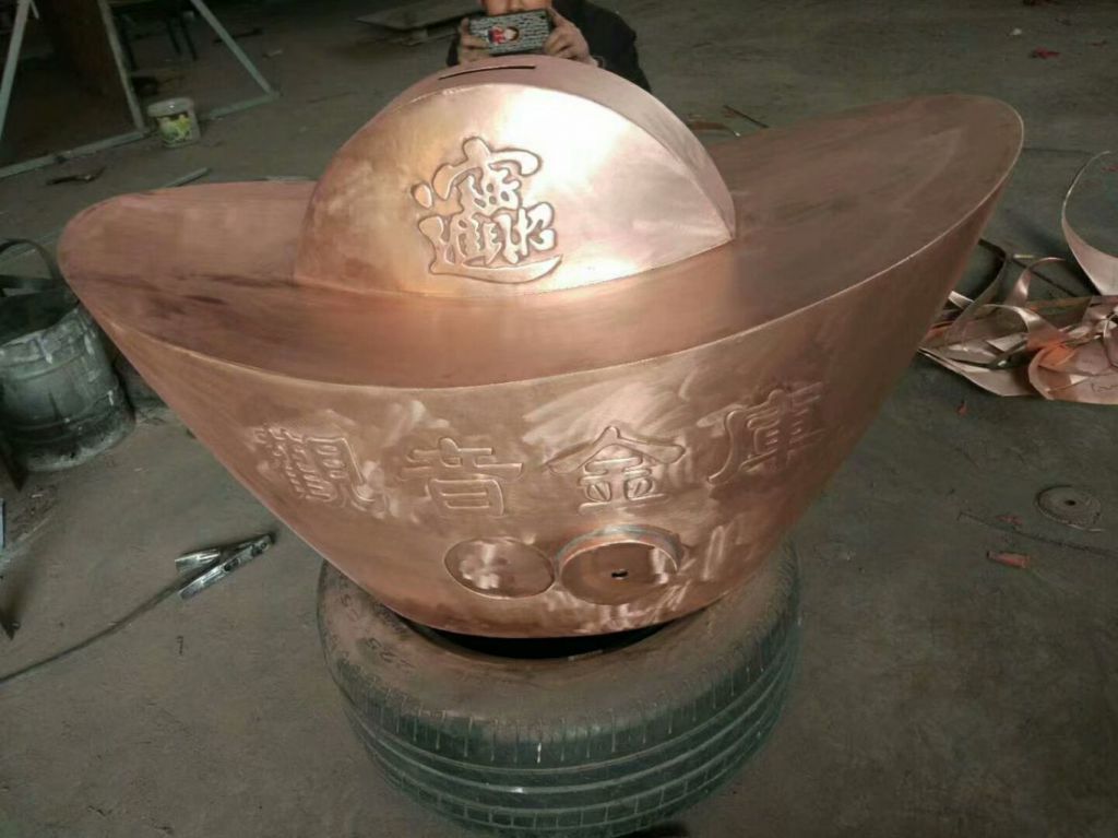 金元寶銅雕塑廠家，鑄銅金元寶雕塑制作公司