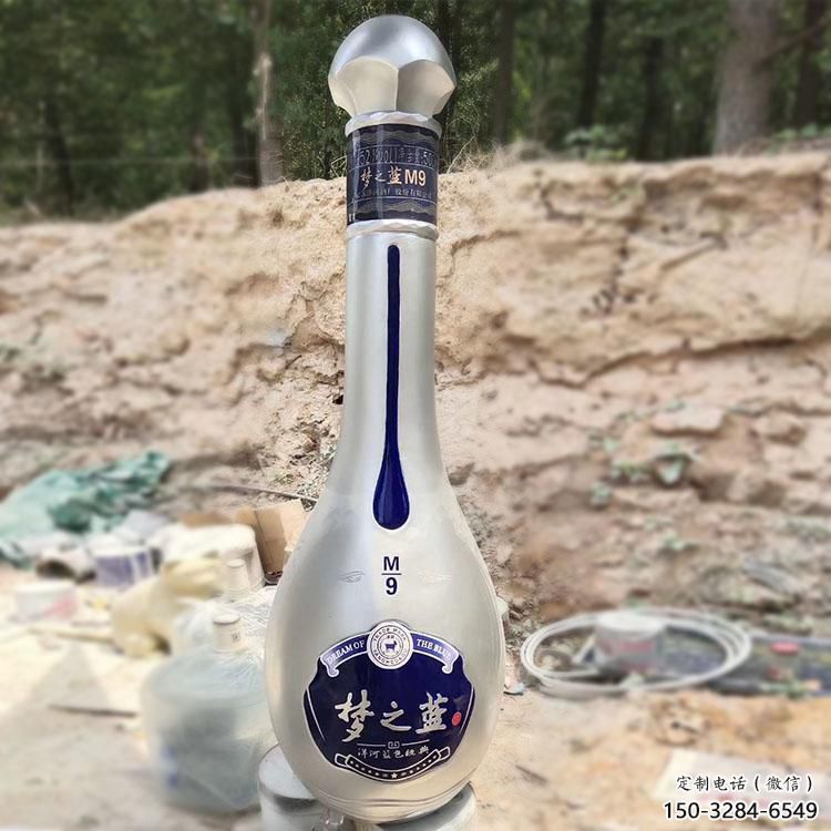 酒瓶標(biāo)識雕塑廠家，烤漆不銹鋼酒瓶雕塑制作