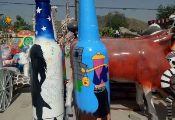 彩繪酒瓶雕塑廠家，公園玻璃鋼酒瓶雕塑制作