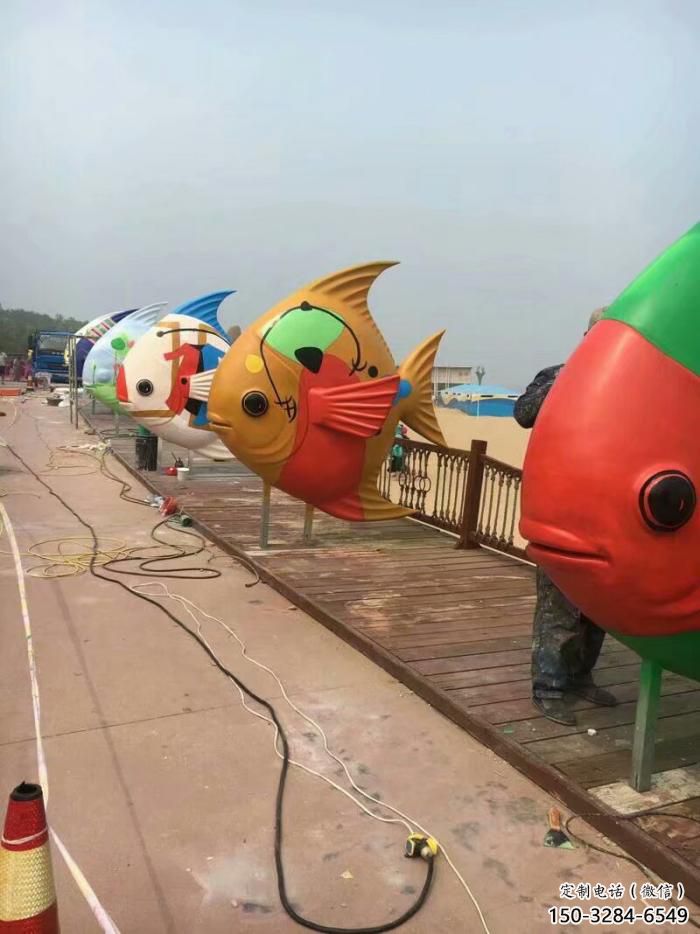 玻璃鋼仿真金魚(yú)雕塑 酒店公園雕塑 風(fēng)景區(qū)擺件