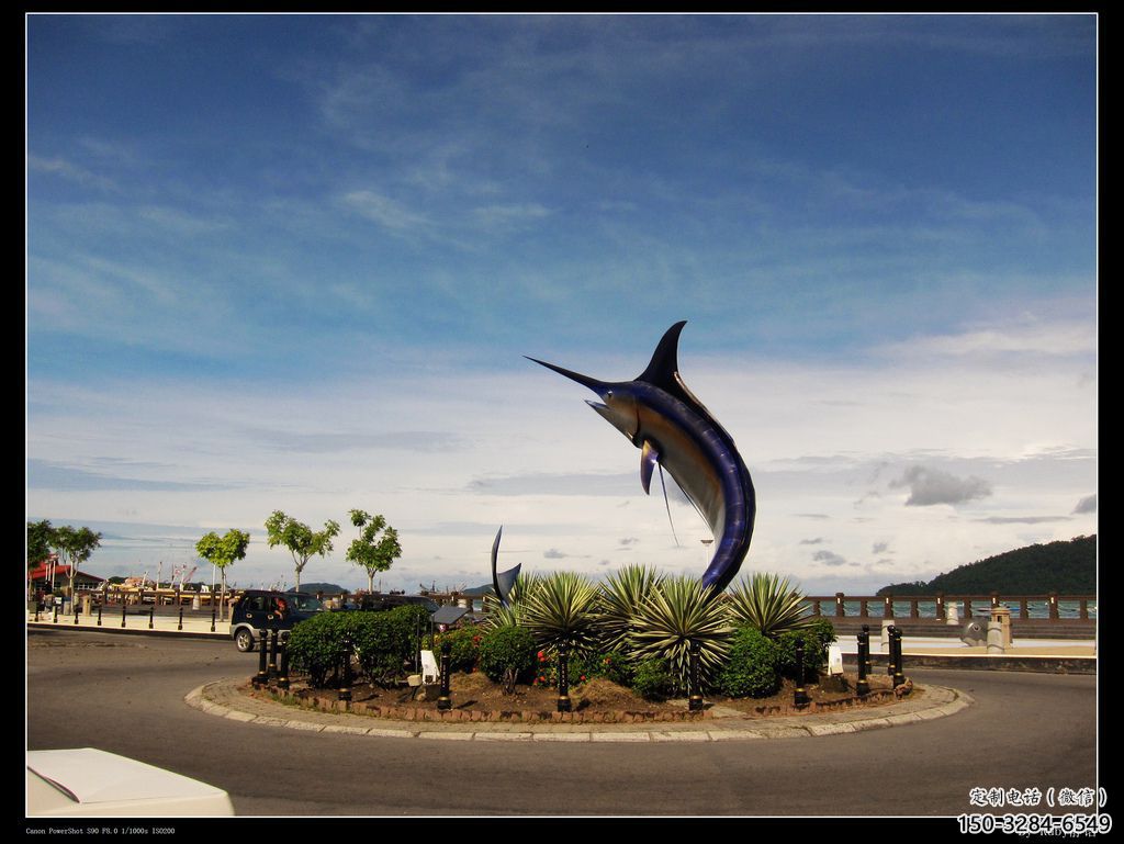 玻璃鋼劍魚雕塑，海洋生物雕塑，公園廣場(chǎng)大型雕塑