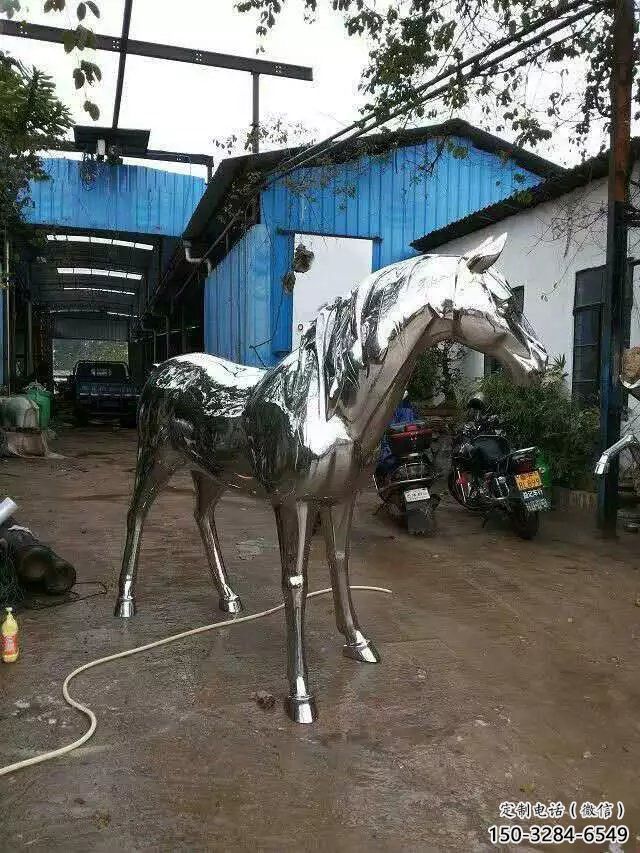 青海庭院戰(zhàn)馬雕塑，動物主題，拋光工藝