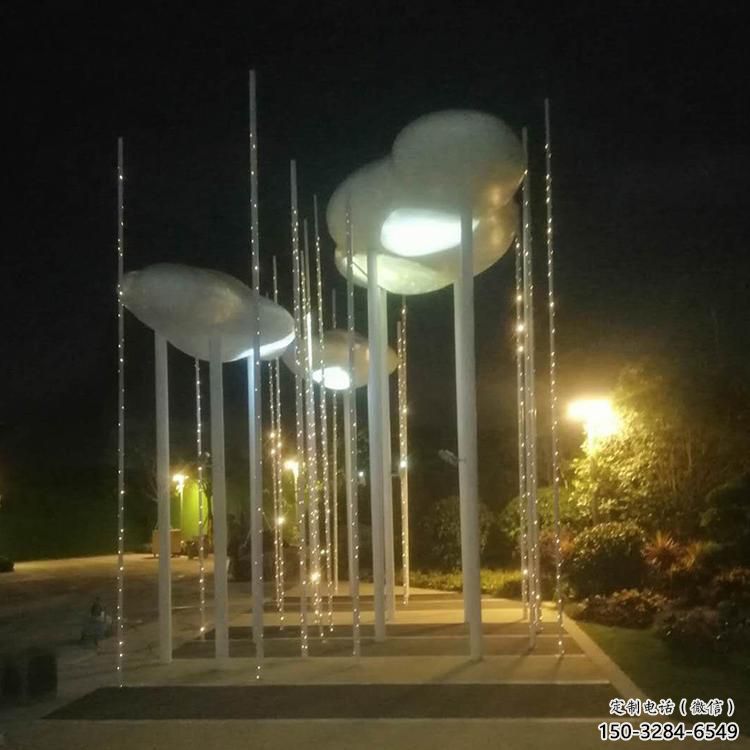 街道云朵雕塑，鍛造景觀雕塑，燈光效果