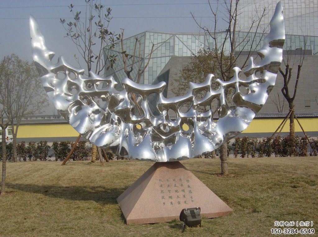 操場月亮雕塑，鏤空景觀雕塑，噴砂制造