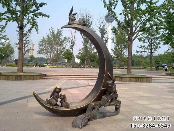 街道月亮雕塑，鍛造景觀雕塑，古銅效果