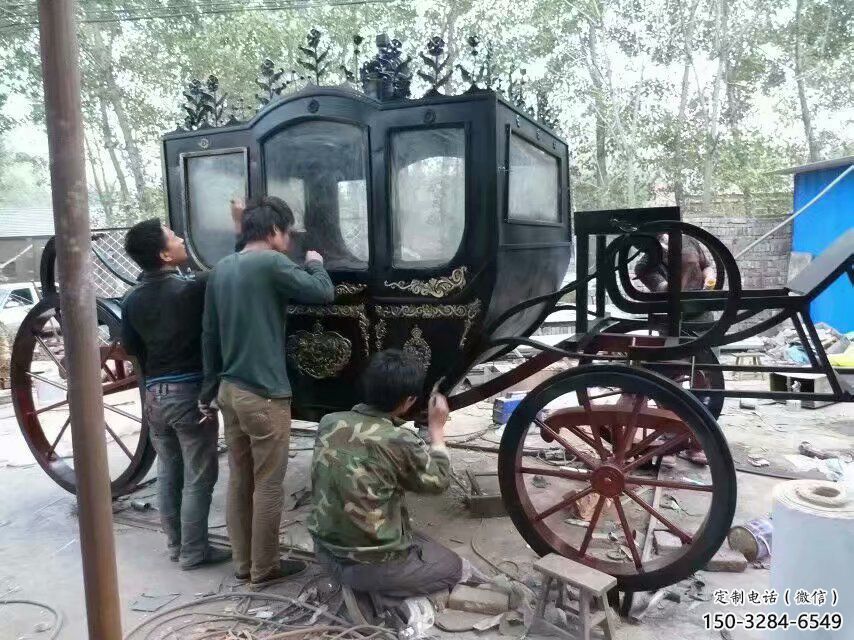抽象馬車雕塑 店門口彩繪雕塑 步行街?jǐn)[件