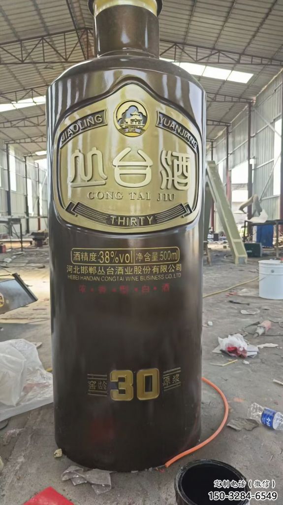 室內(nèi)酒瓶雕塑，拉絲景觀雕塑，抽象效果