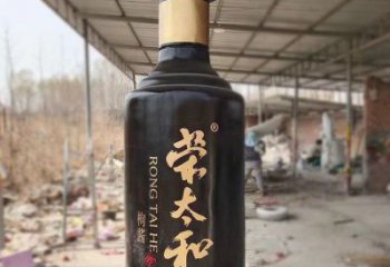 景區(qū)酒瓶雕塑，仿真歐式雕塑，鐵藝材質(zhì)