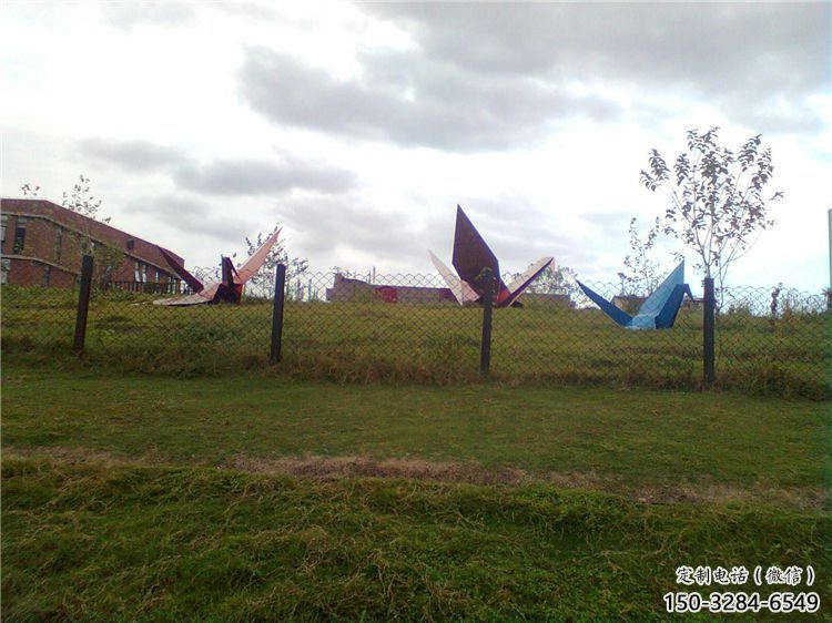 創(chuàng)意千紙鶴雕塑 啞光折紙風(fēng)格 公園鶴鳥雕塑 創(chuàng)意千紙鶴雕塑 啞光折紙風(fēng)格 公園鶴鳥雕塑
