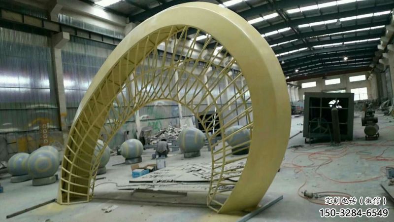 大型不銹鋼拱門雕塑，鏤空烤漆工藝制作