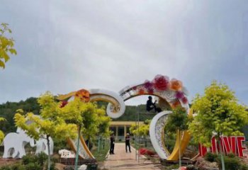 心形拱門雕塑，鏤空工藝，不銹鋼藝術(shù)大門雕塑廠家