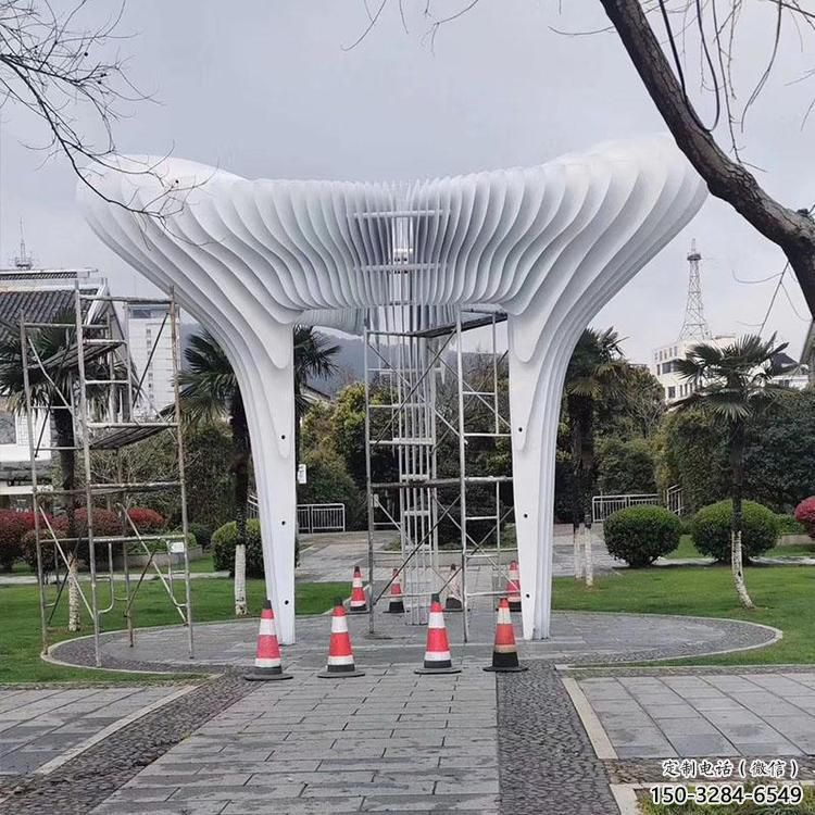 精神堡壘雕塑，折紙藝術(shù)形式，城市景觀建筑雕塑
