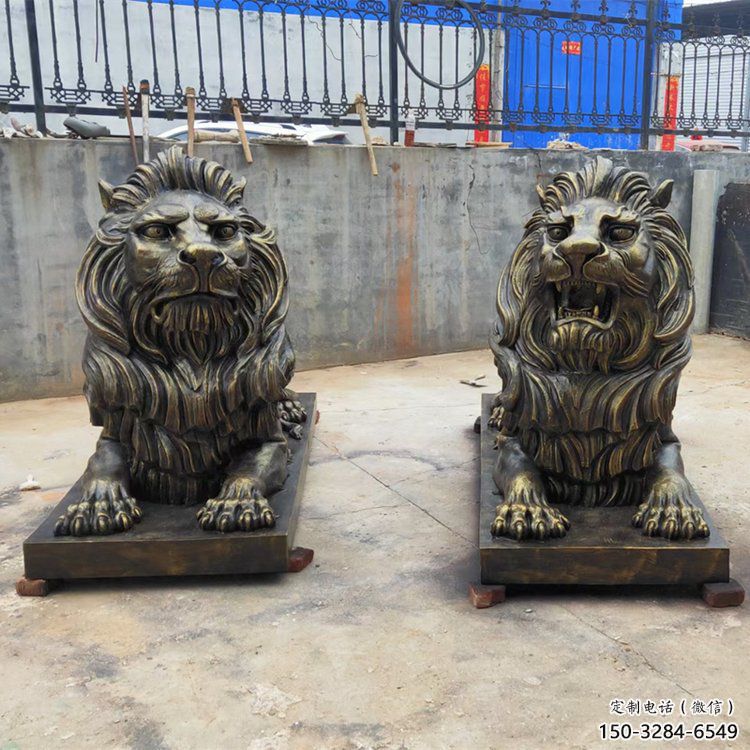 仿銅雄獅雕塑，動物美陳擺件，玻璃鋼獅子雕塑生產(chǎn)