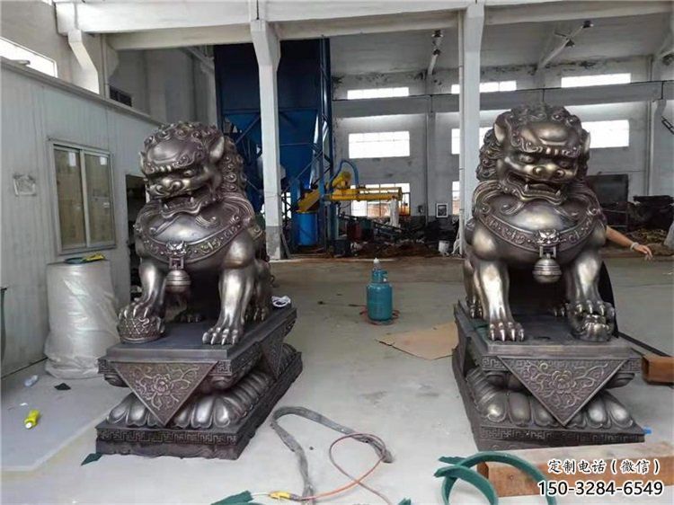 景觀獅子雕塑標準，鑄銅制作，景觀蹲獅雕塑優(yōu)價