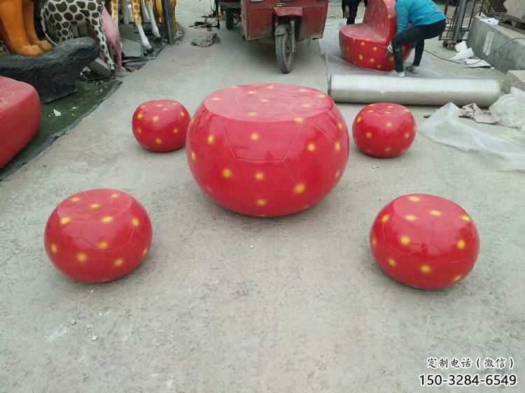 草莓坐凳雕塑，組合系列，玻璃鋼坐凳雕塑制作