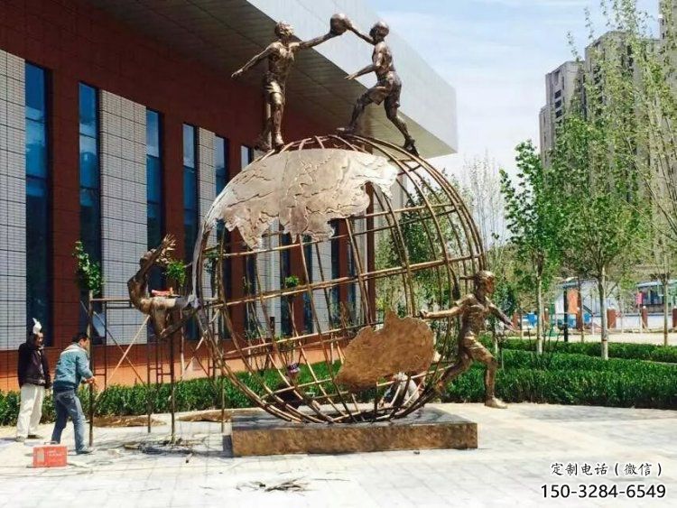 地球儀雕塑訂做，校園雕塑，現(xiàn)代地球儀人物雕塑廠家