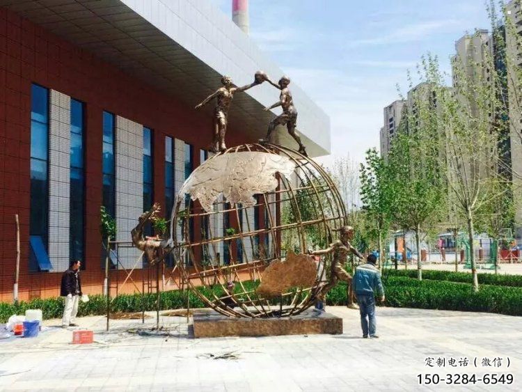 地球儀雕塑精選，歐式風(fēng)格，藝術(shù)地球儀人物雕塑指用