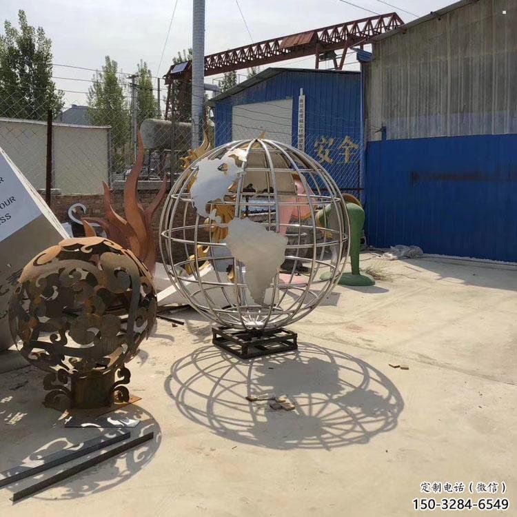 地球儀雕塑供應(yīng)，城區(qū)小品，鏡面地球儀雕塑制造商