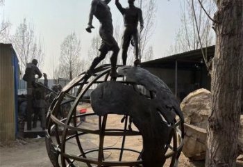 地球儀雕塑供應(yīng)，校園雕塑，地球儀人物雕塑制造廠家