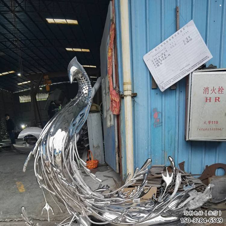 孔雀雕塑展品，花園小品，鏡面鐵藝孔雀雕塑優(yōu)選