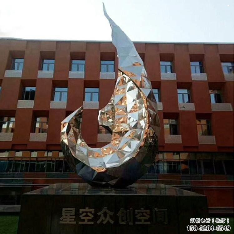 草地浪花雕塑