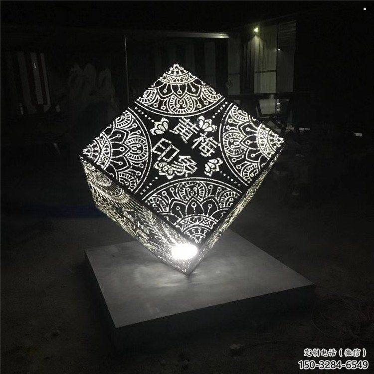 魔方雕塑定做，公園小品，燈光魔方雕塑點擊
