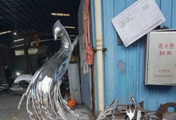 孔雀雕塑展品，花園小品，鏡面鐵藝孔雀雕塑優(yōu)選