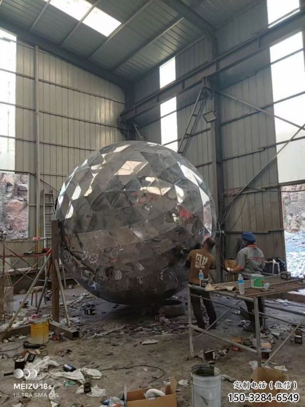 鏡面球雕塑廠家，公園小品，不銹鋼球雕塑訂做