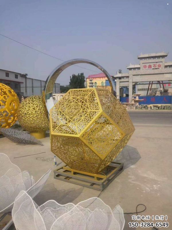 棱面球雕塑標(biāo)準(zhǔn)，景區(qū)案例，不銹鋼鏤空棱面球雕塑常用