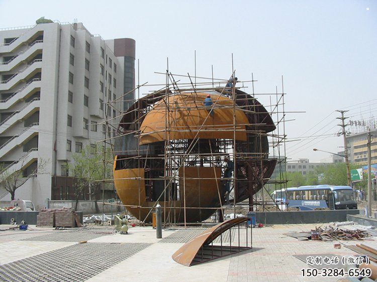 鏤空球雕塑精選，彩鋼制作，異形鏤空球雕塑工廠