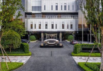 大型方孔球雕塑廠家，花園小品，不銹鋼方孔球雕塑常用