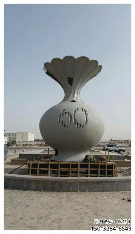 花瓶雕塑定做，城區(qū)小品，裝飾玻璃鋼花瓶雕塑定價(jià)