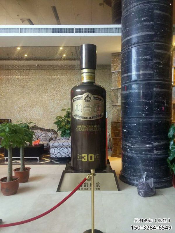酒瓶雕塑制造商，酒店擺件，軟裝玻璃鋼酒瓶雕塑定制