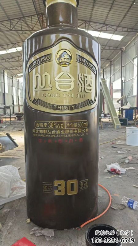 室內(nèi)酒瓶雕塑，拉絲景觀雕塑，抽象效果