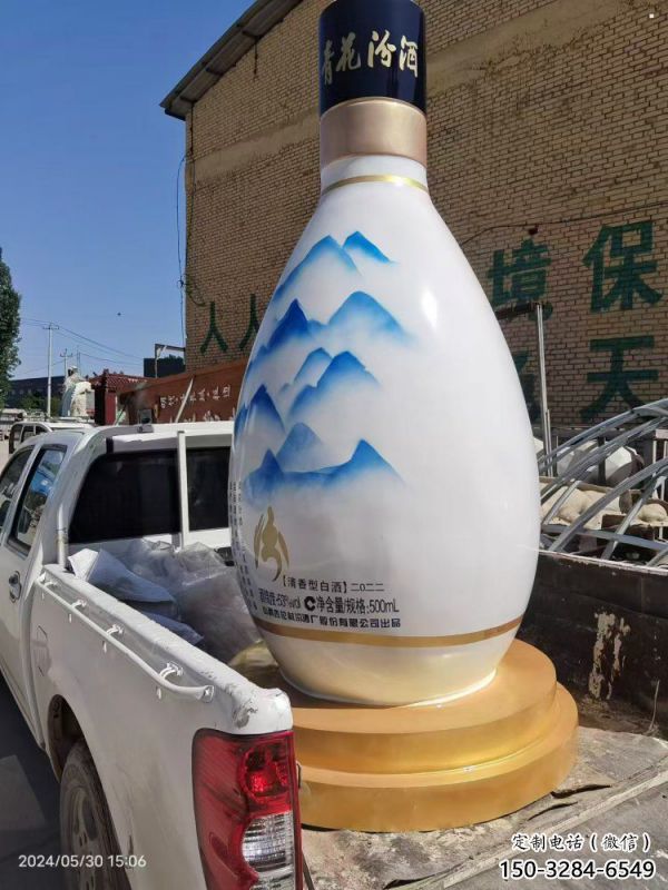 洋酒瓶雕塑定價，街頭雕塑，玻璃鋼洋酒瓶雕塑制作
