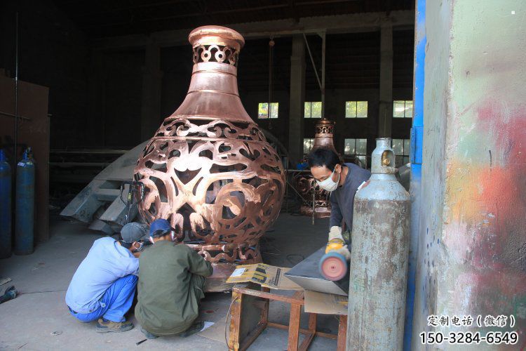 銅花瓶雕塑定做，廣場雕塑，室外銅花瓶雕塑提供