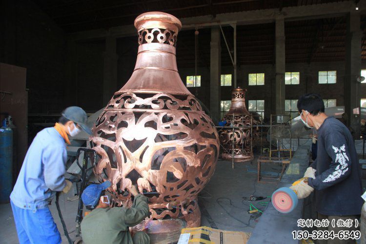 銅花瓶雕塑制作優(yōu)選，戶外雕塑，軟裝銅花瓶雕塑廠家