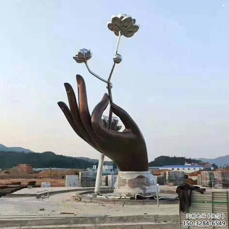 手拈花雕塑優(yōu)選，城市裝飾，不銹鋼手拈花雕塑訂做