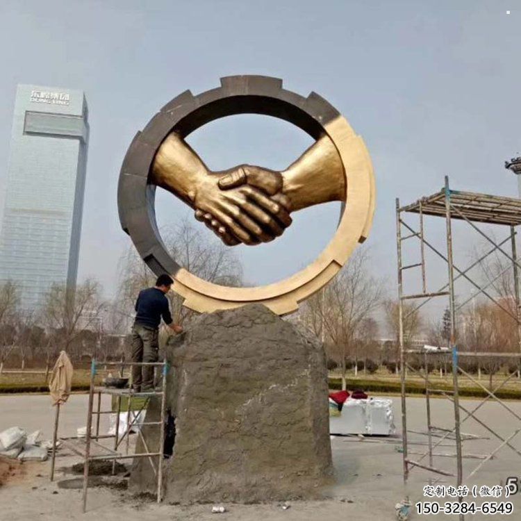 握手雕塑批發(fā)，景觀雕塑，不銹鋼握手雕塑制作承接