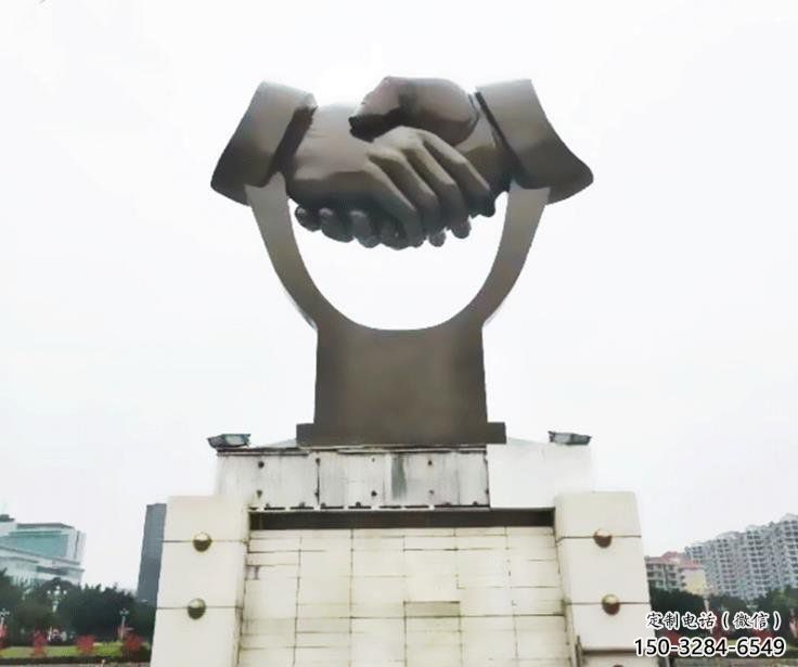 握手雕塑定價(jià)，室外雕塑，不銹鋼握手雕塑廠家精品