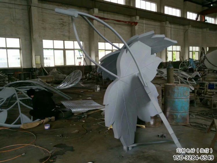 楓葉雕塑承接，鍛造工藝，不銹鋼楓葉雕塑訂做