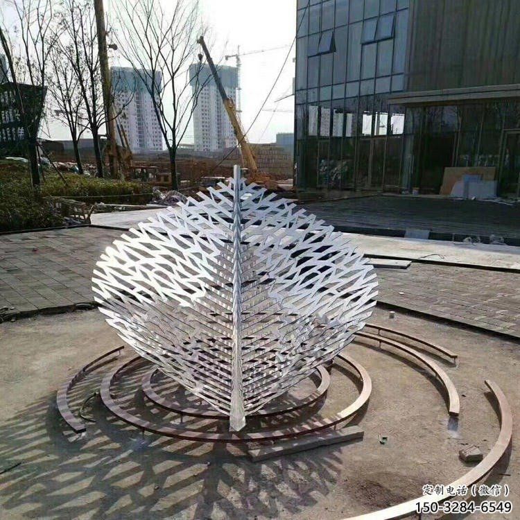 鏤空樹(shù)葉雕塑選用，陸地?cái)[件，鐵藝樹(shù)葉雕塑加工廠家
