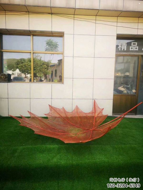 鏤空樹(shù)葉雕塑制造，藝術(shù)擺件，鐵藝樹(shù)葉雕塑訂做廠家
