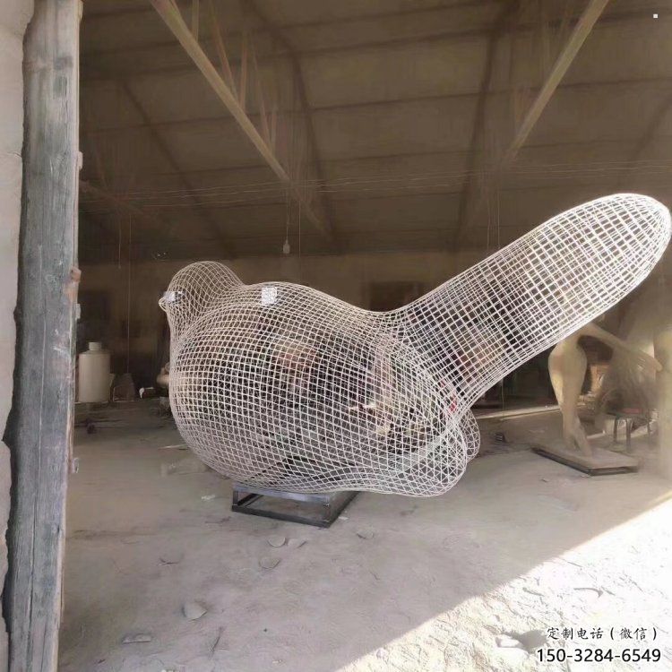 鏤空鳥雕塑批發(fā)，拉絲工藝，鐵藝小鳥雕塑承接