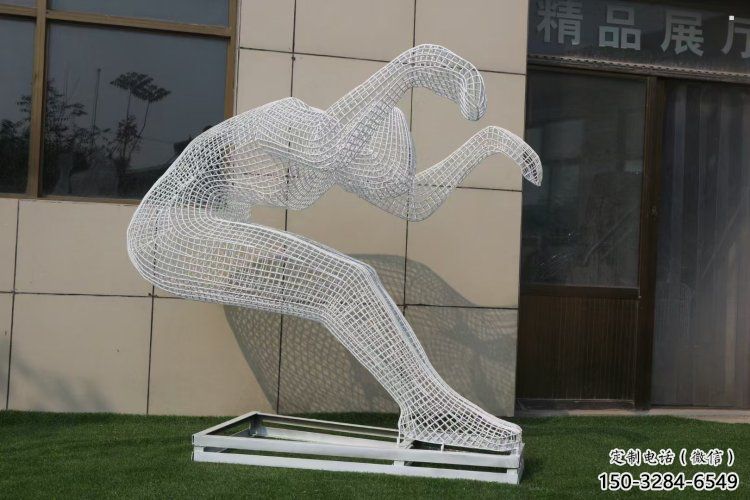 戶外鏤空體育雕塑通用，運動員雕塑，鐵藝人物雕塑供應(yīng)