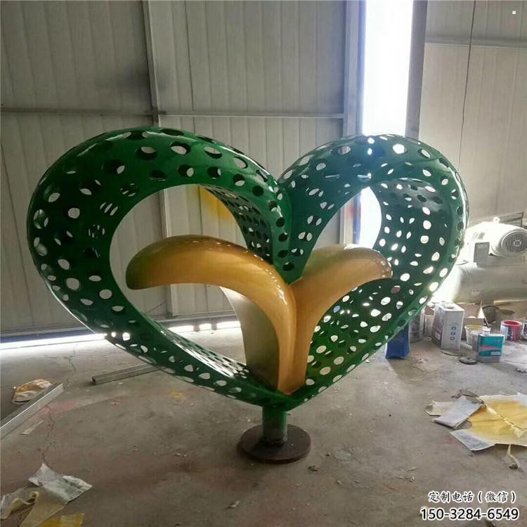 愛心雕塑批發(fā)，拉絲工藝，園林不銹鋼愛心雕塑承接