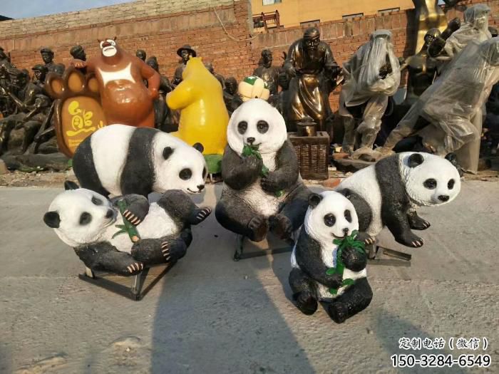 景觀熊貓雕塑選定，美陳雕塑，現(xiàn)代藝術(shù)彩繪熊貓雕塑廠家