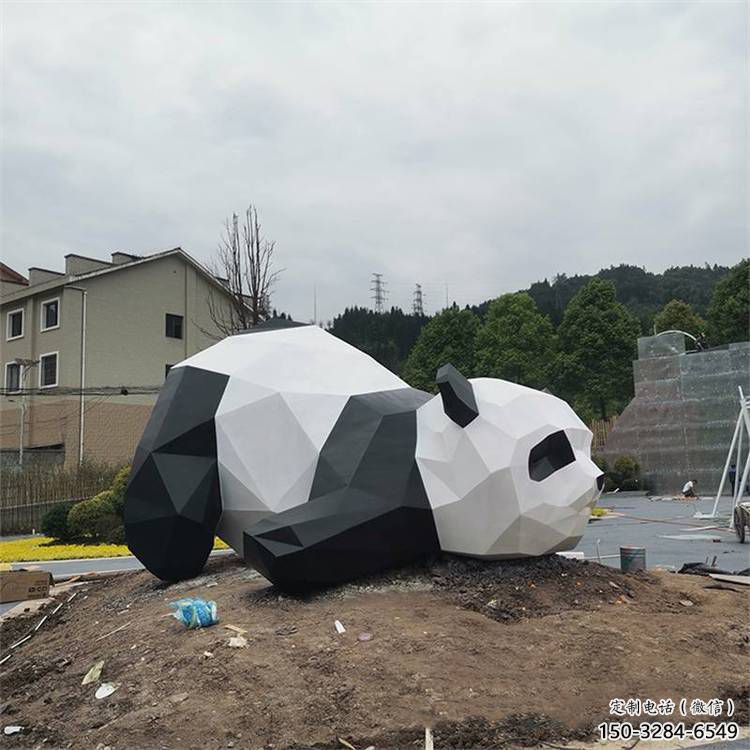 鍛鋼熊貓雕塑選用，小區(qū)擺件，大型切面熊貓雕塑公司