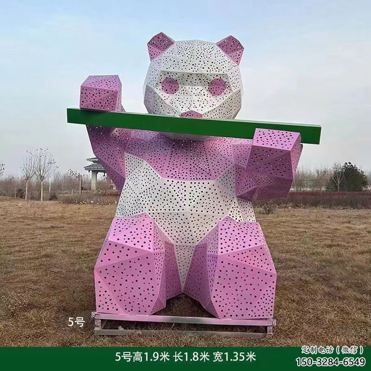 現(xiàn)代熊貓雕塑定制，中式工藝，切面鏤空熊貓雕塑廠家