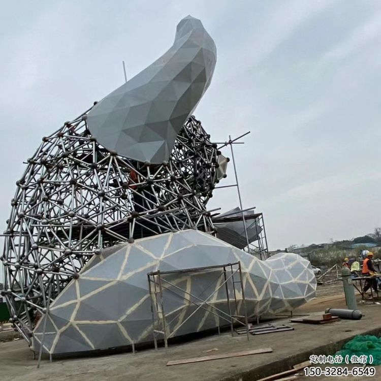 制造熊貓雕塑定價(jià)，地標(biāo)擺件，烤漆切面熊貓雕塑精選